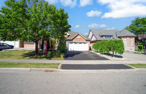 Brampton, ON L7A 1M4,3 Orchid DR