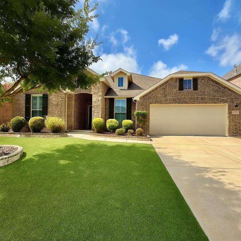 1129 Mesa Crest Drive, Fort Worth, TX 76052