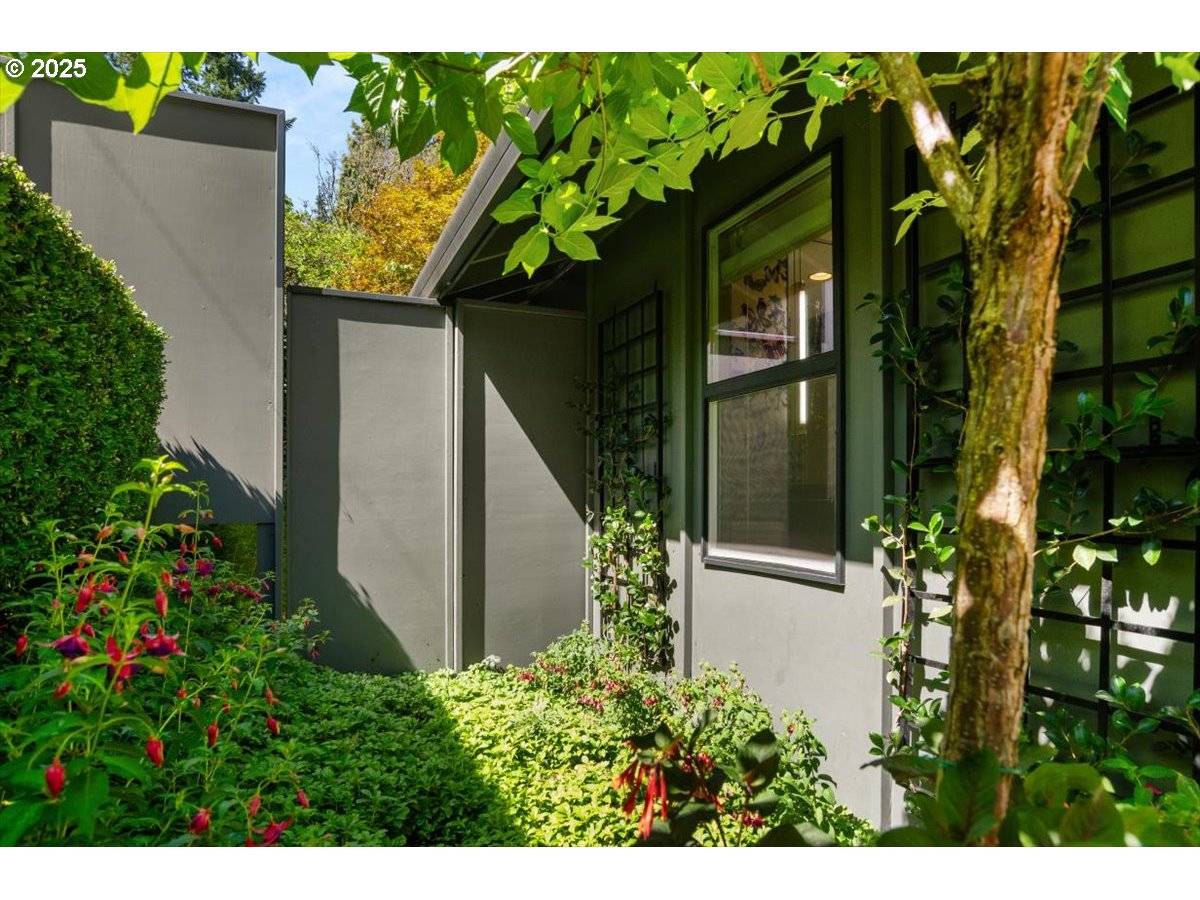Portland, OR 97201,2417 SW MONTGOMERY DR