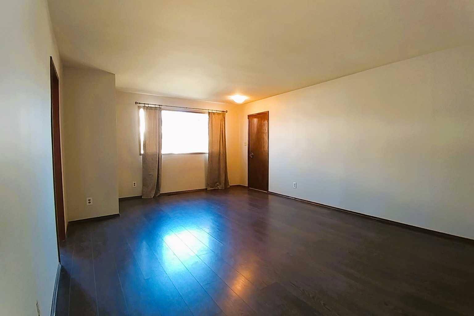 Calgary, AB T2M 2P1,117 31 AVE NW