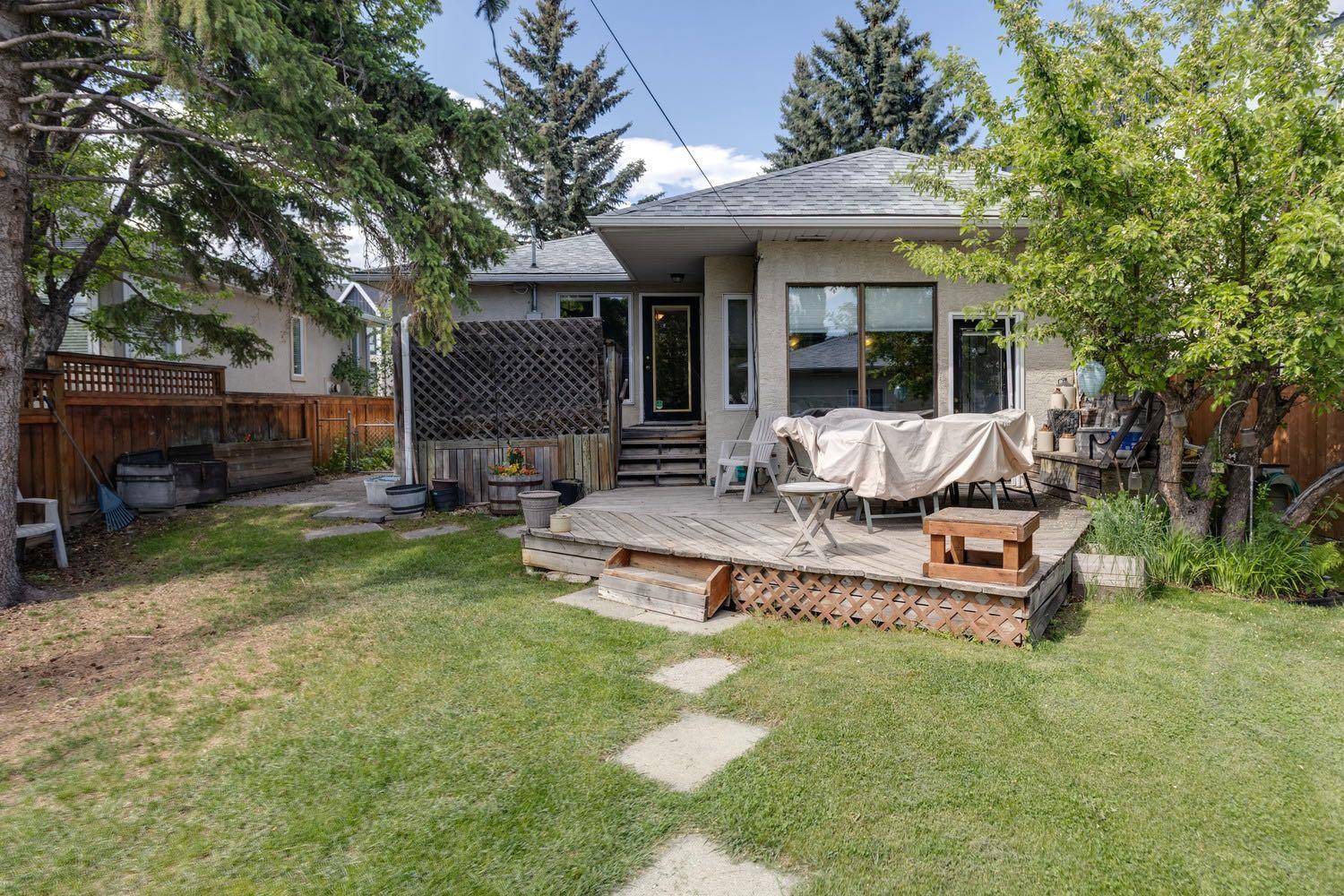 2009 22 AVE Northwest, Calgary, AB T2M 1S1