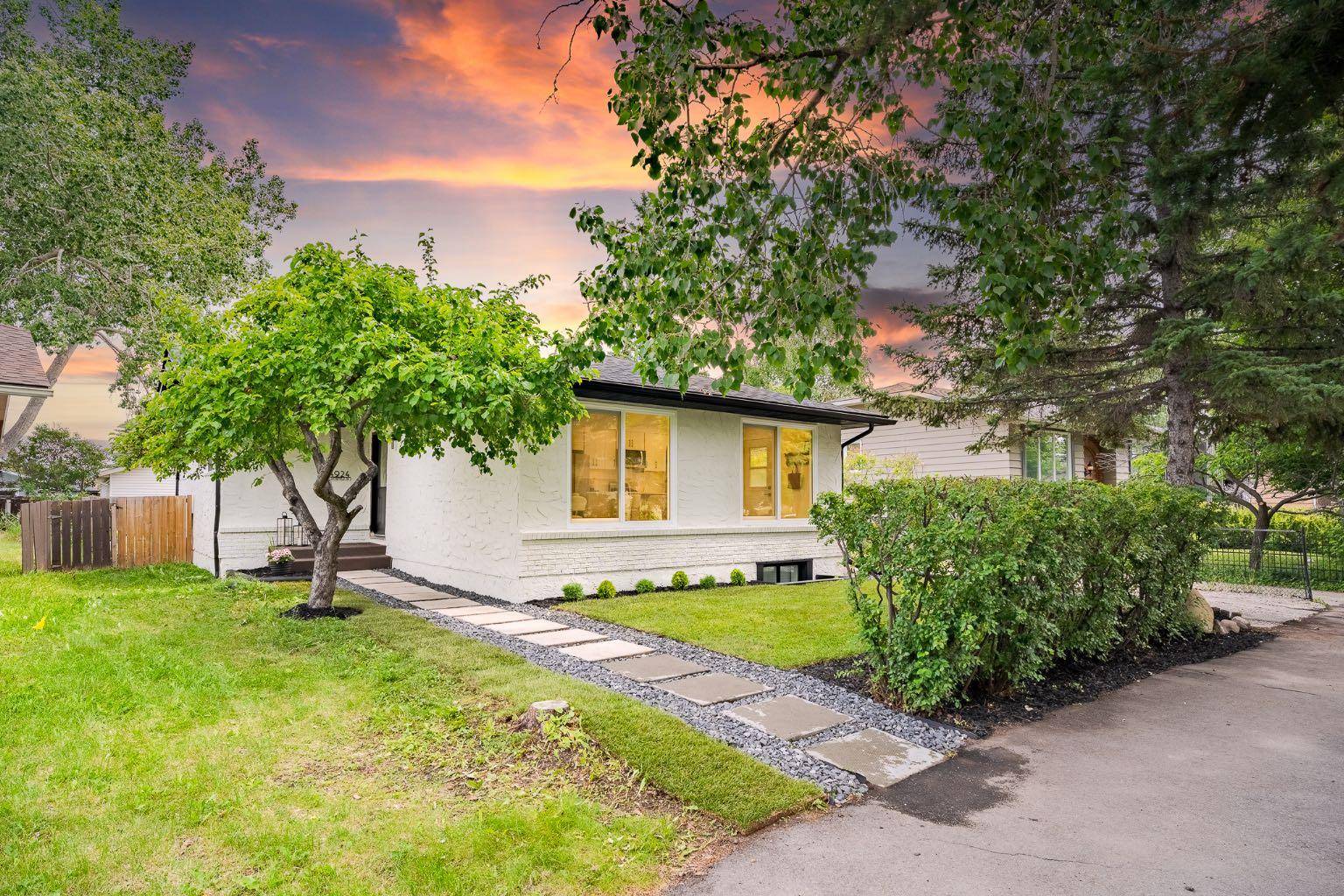 14924 Deerfield DR SE, Calgary, AB T2J 5N6