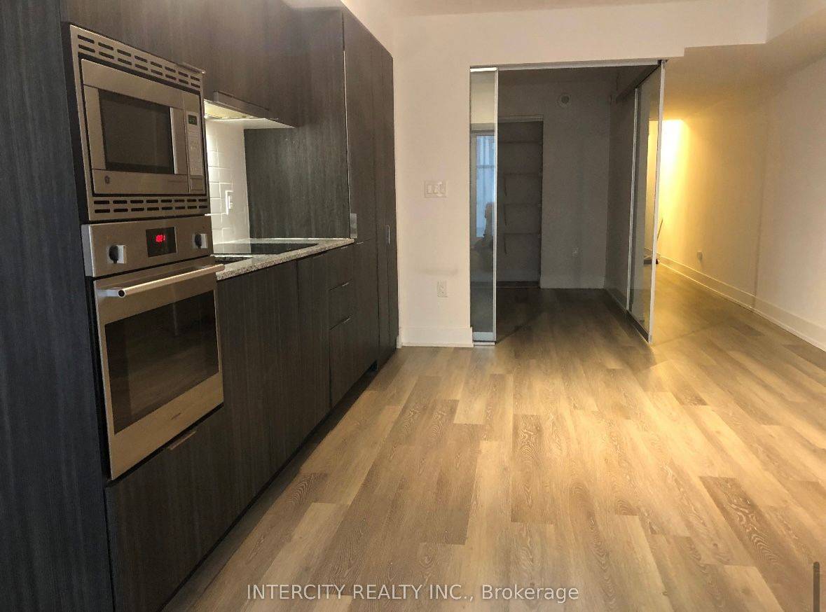 Toronto C09, ON M5S 2A2,955 Bay ST #324