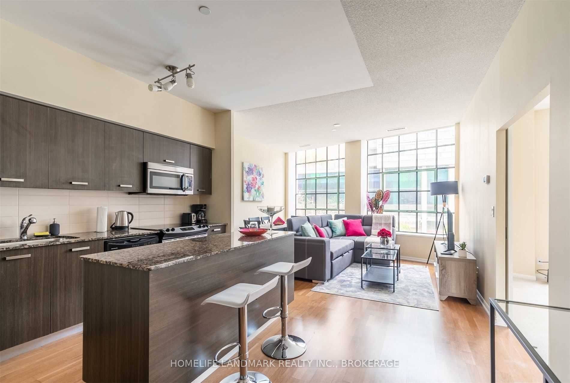 Toronto C01, ON M5S 1Z6,832 Bay ST #204