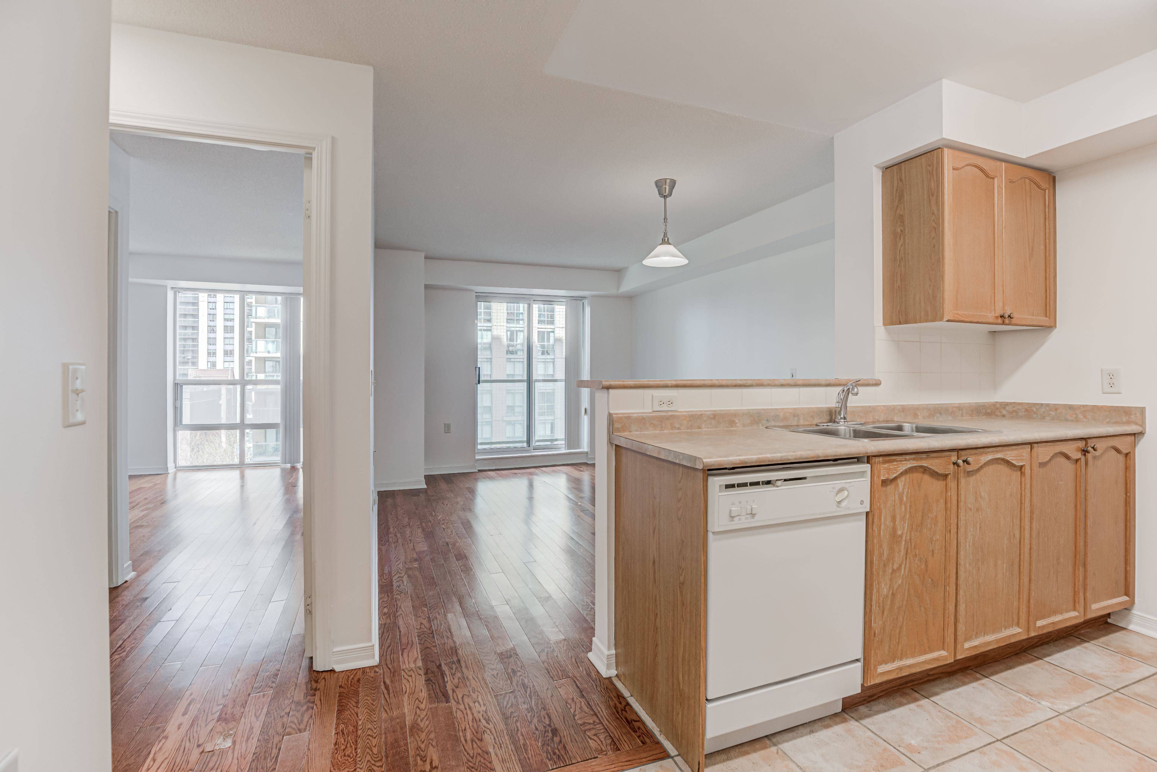 Toronto C14, ON M2N 4N5,20 Olive AVE #806