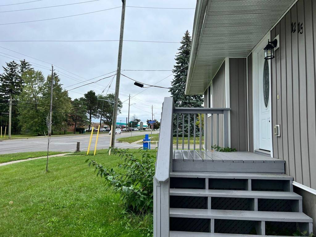 Oshawa, ON L1H 1H6,1215 King ST E #Main