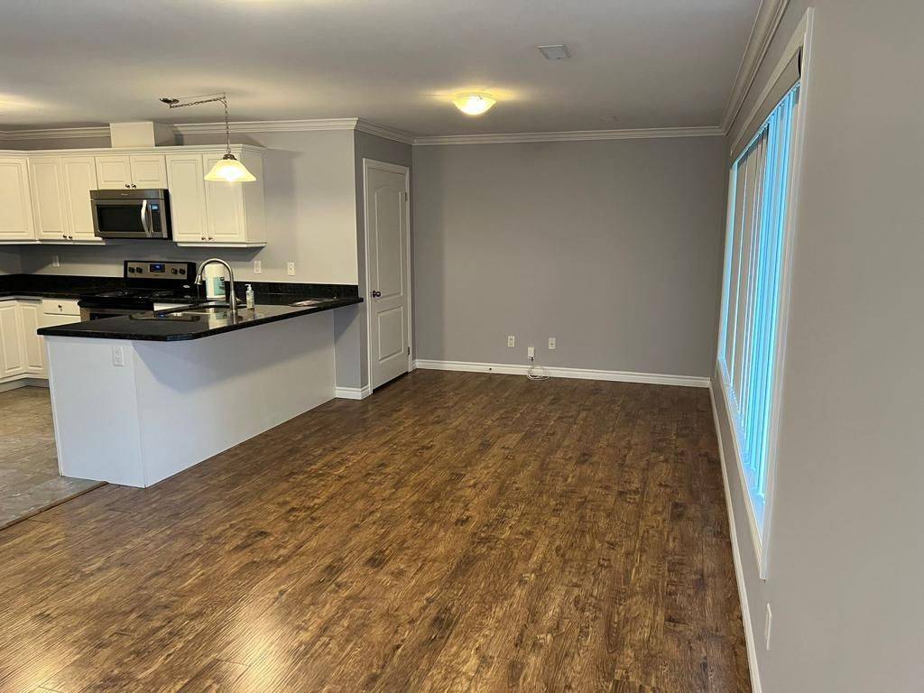 Oshawa, ON L1H 1H6,1215 King ST E #Main