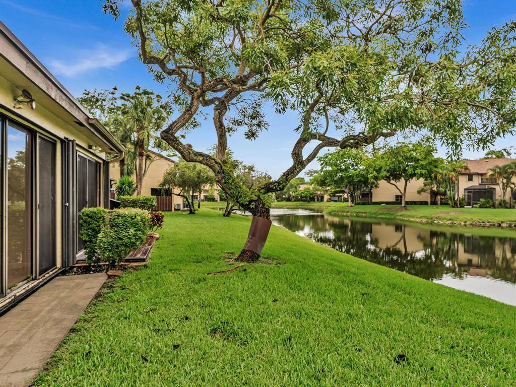 Coconut Creek, FL 33063,3950 Cocoplum Cir #D