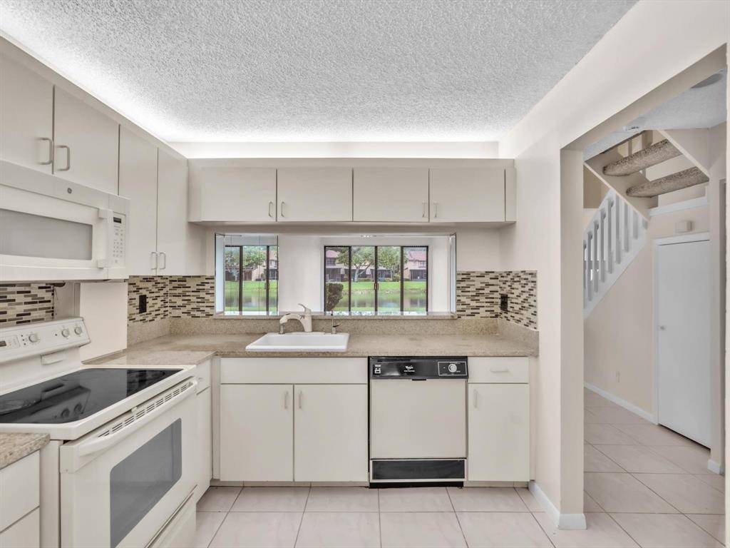 Coconut Creek, FL 33063,3950 Cocoplum Cir #D