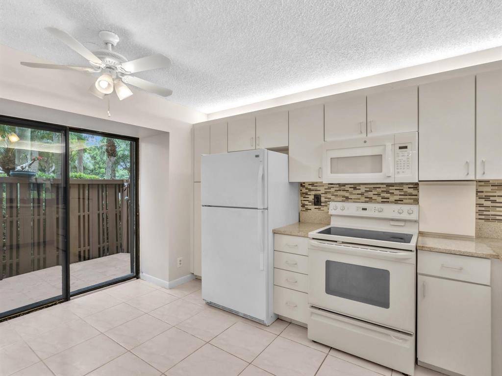 Coconut Creek, FL 33063,3950 Cocoplum Cir #D