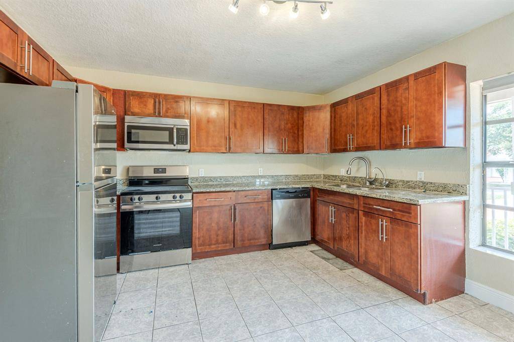 Hialeah, FL 33012,170 W 50th St