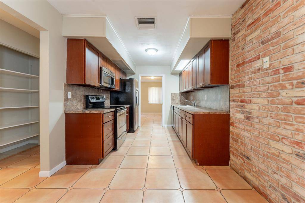 Hollywood, FL 33021,2700 N 34th Ave #1