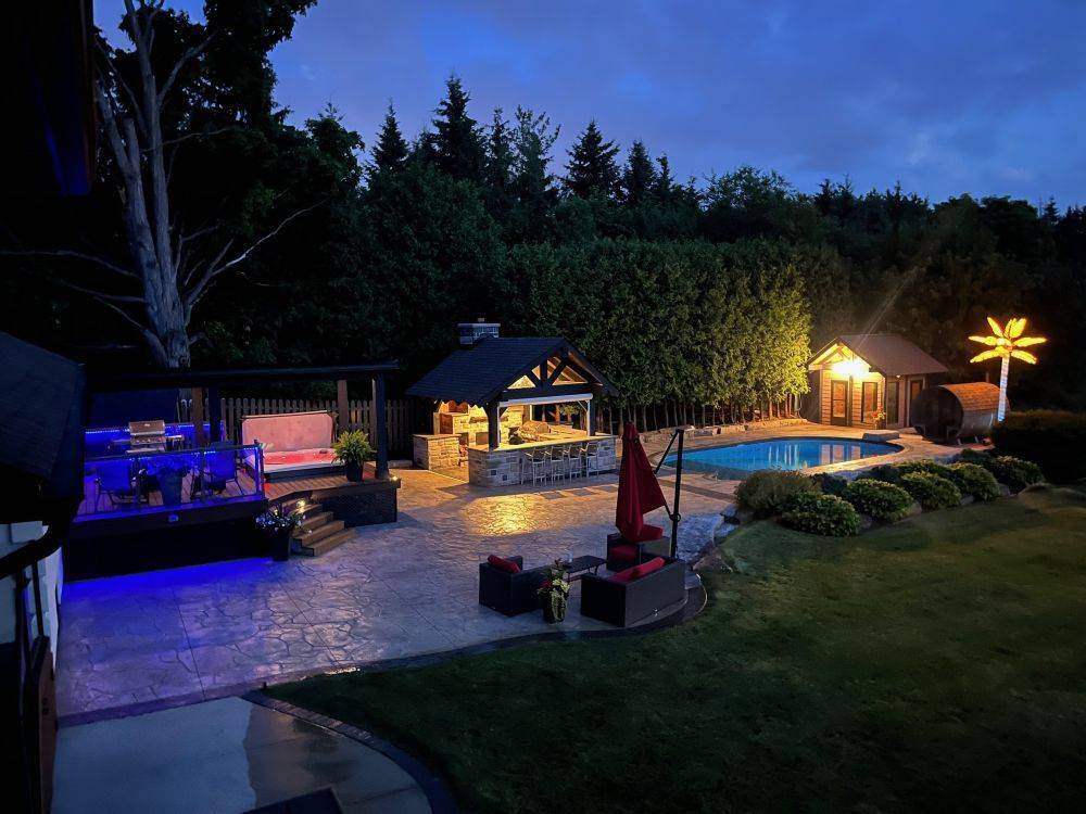 East Gwillimbury, ON L0G 1R0,21002 Leslie ST
