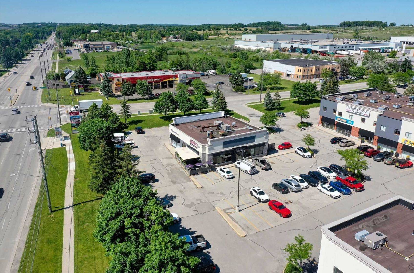 Newmarket, ON L3Y 8Z9,18075 Leslie ST #12