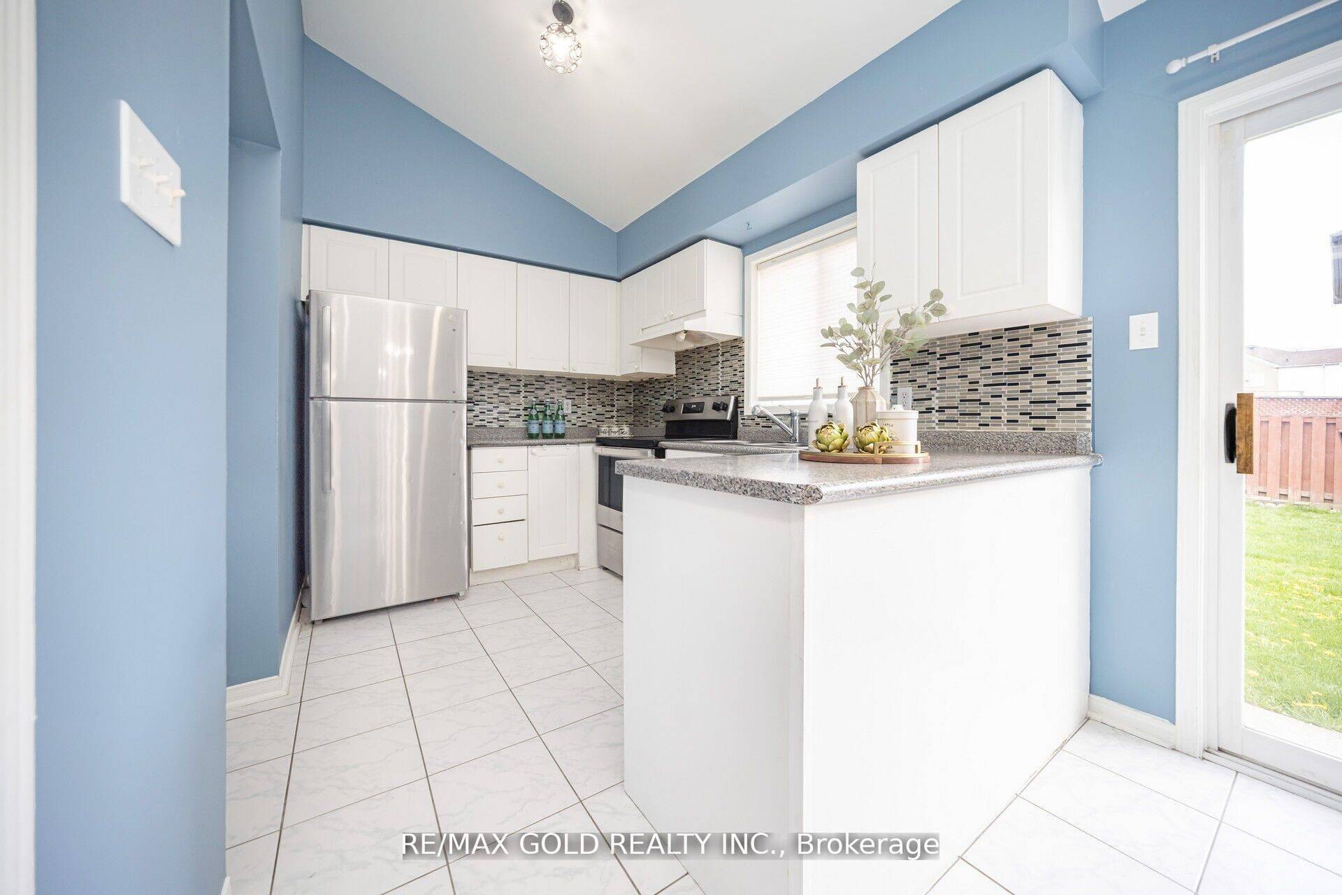 Brampton, ON L6R 2E6,108 Black Forest DR N