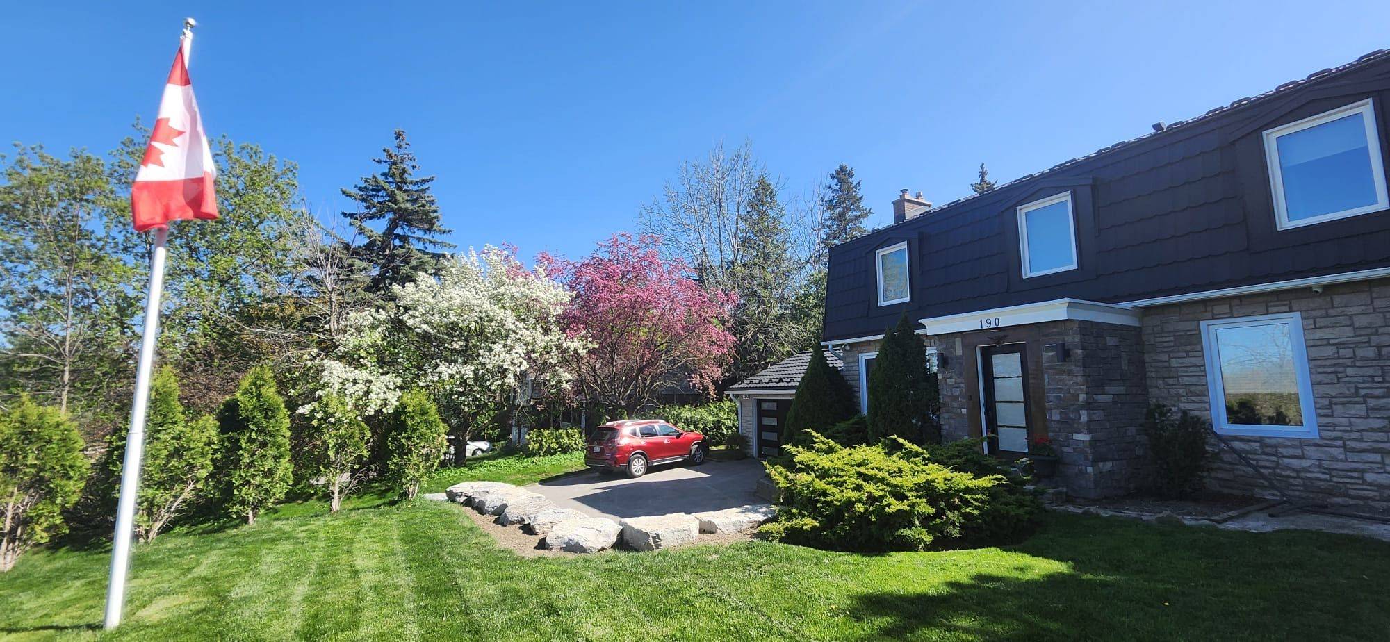Halton Hills, ON L7G 3E9,190 Main ST S