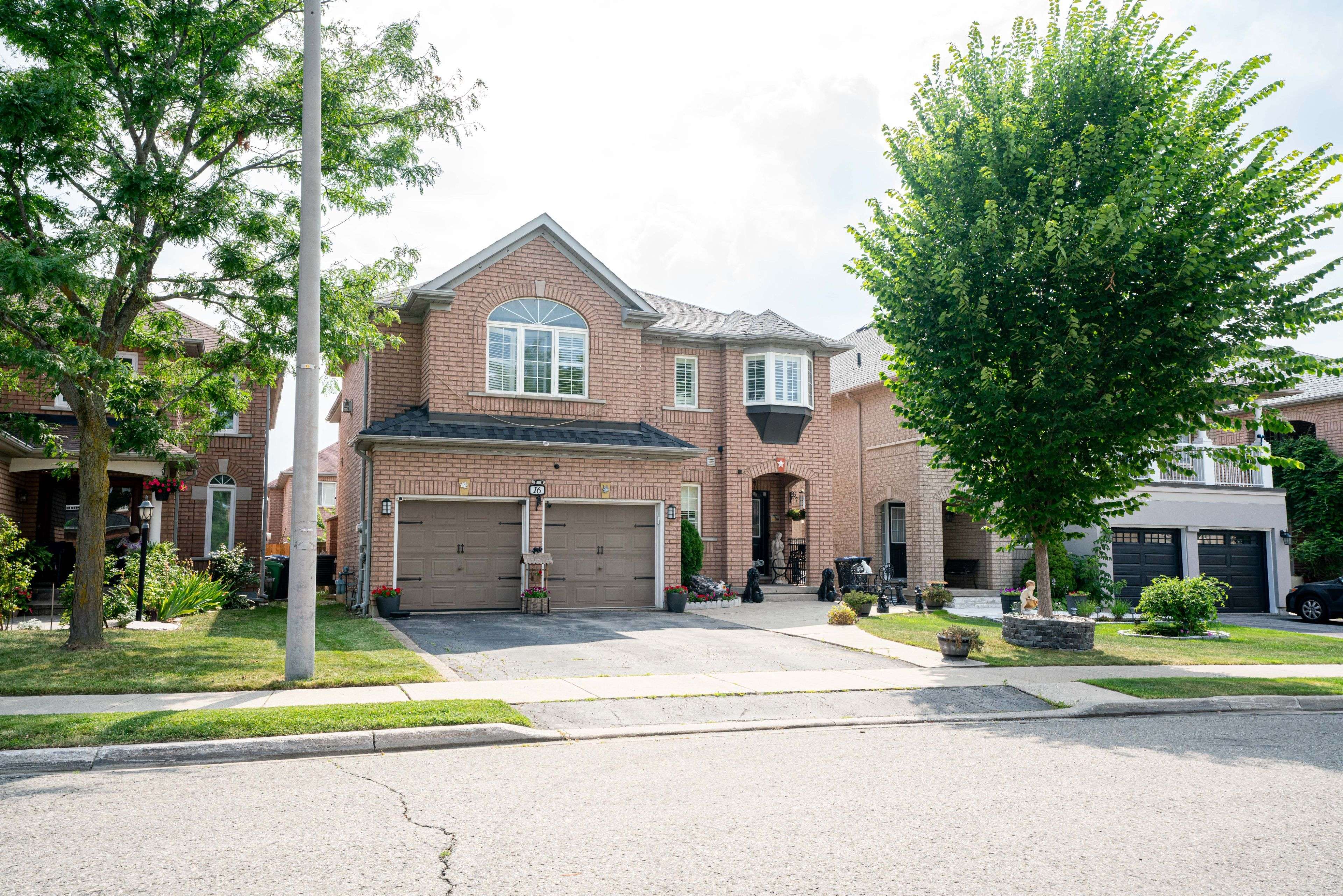 Brampton, ON L7A 2V1,16 Signet CRES