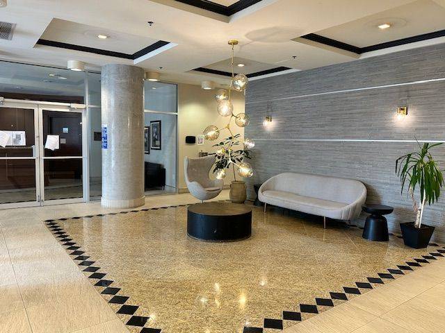 Vanier And Kingsview Park, ON K1L 0A9,90 Landry ST #802