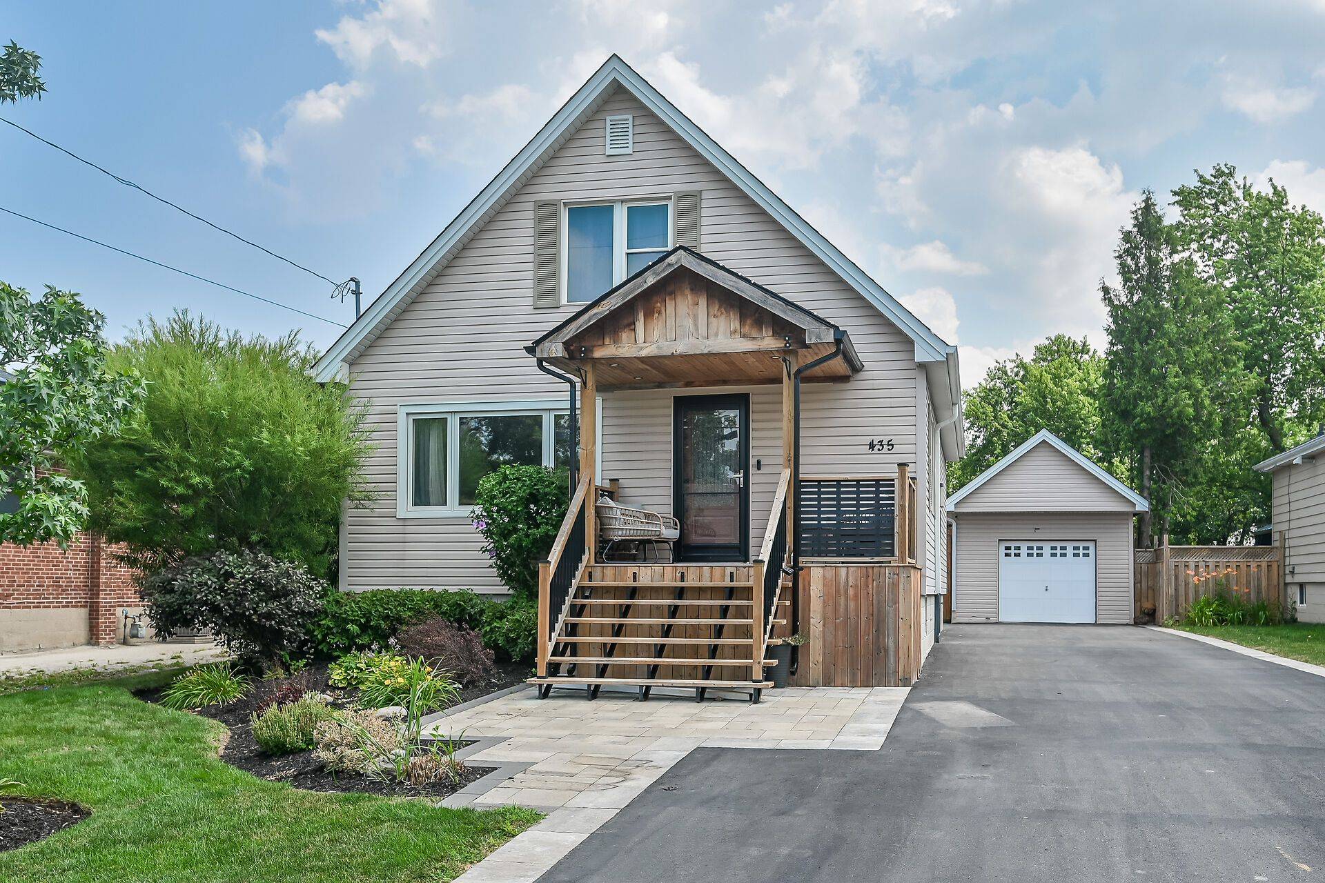 435 EAST 42ND ST, Hamilton, ON L8T 3B2