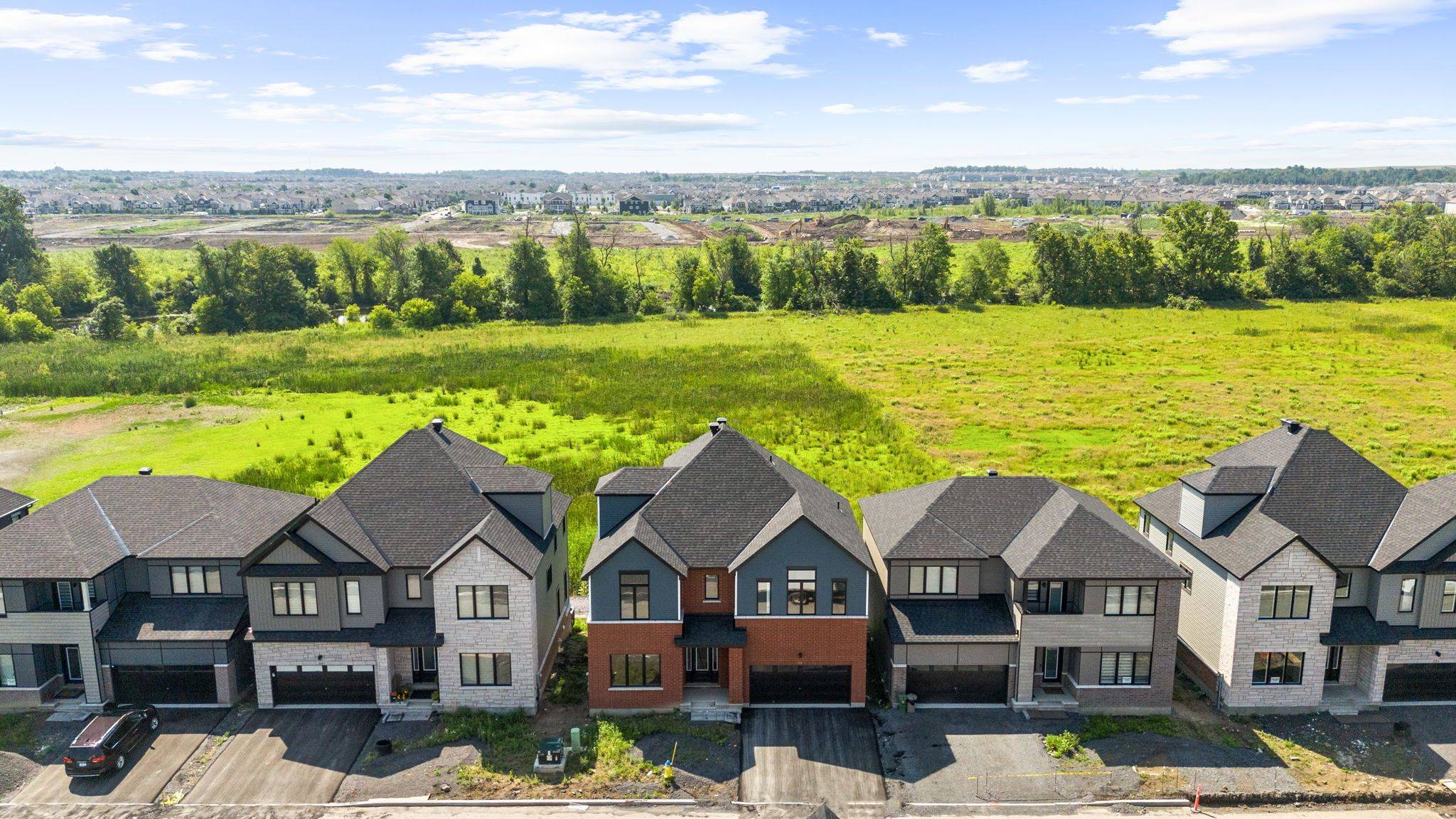Barrhaven, ON K2J 4J4,539 Elation HTS