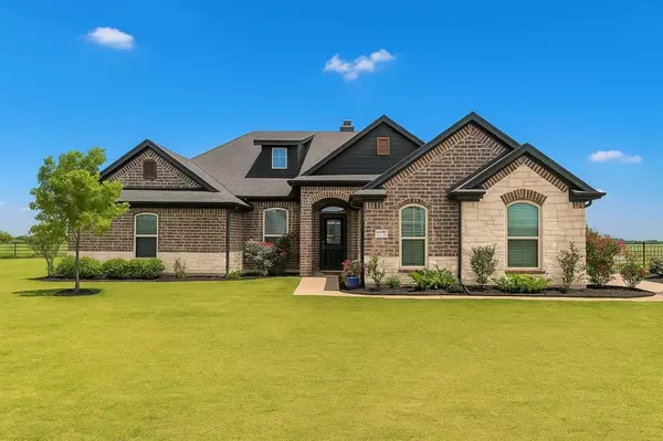 126 Esther Court,  Millsap,  TX 76066