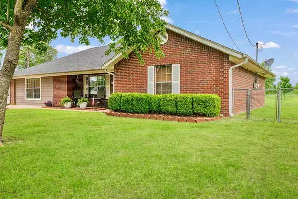 Powderly, TX 75473,310 County Road 35985