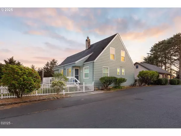 Lincoln City, OR 97367,870 SW 10TH ST