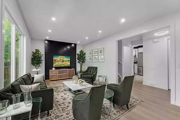 Calgary, AB T2A 3E1,522 43 ST SE