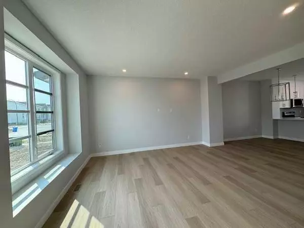 Calgary, AB T3S 0E6,7626 202 AVE SE