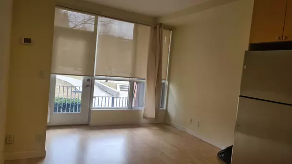 Toronto C01, ON M6K 3M8,1005 King ST W #128