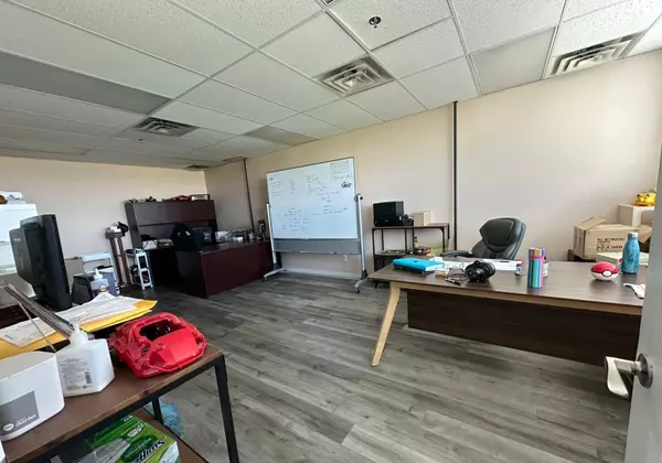 Caledon, ON L7E 5C1,365 Healey RD #4/5