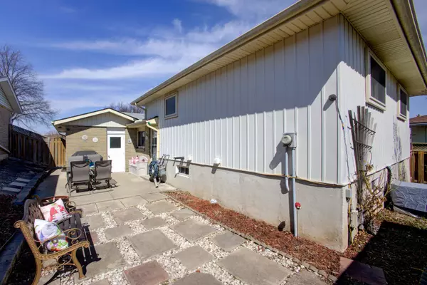 Kitchener, ON N2M 2E6,173 Hazelglen DR