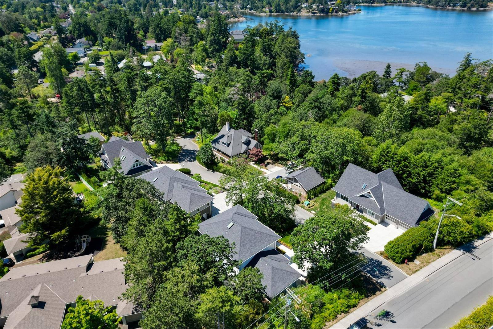 3147 Bowkett Pl, Saanich, BC V8Z 1K9