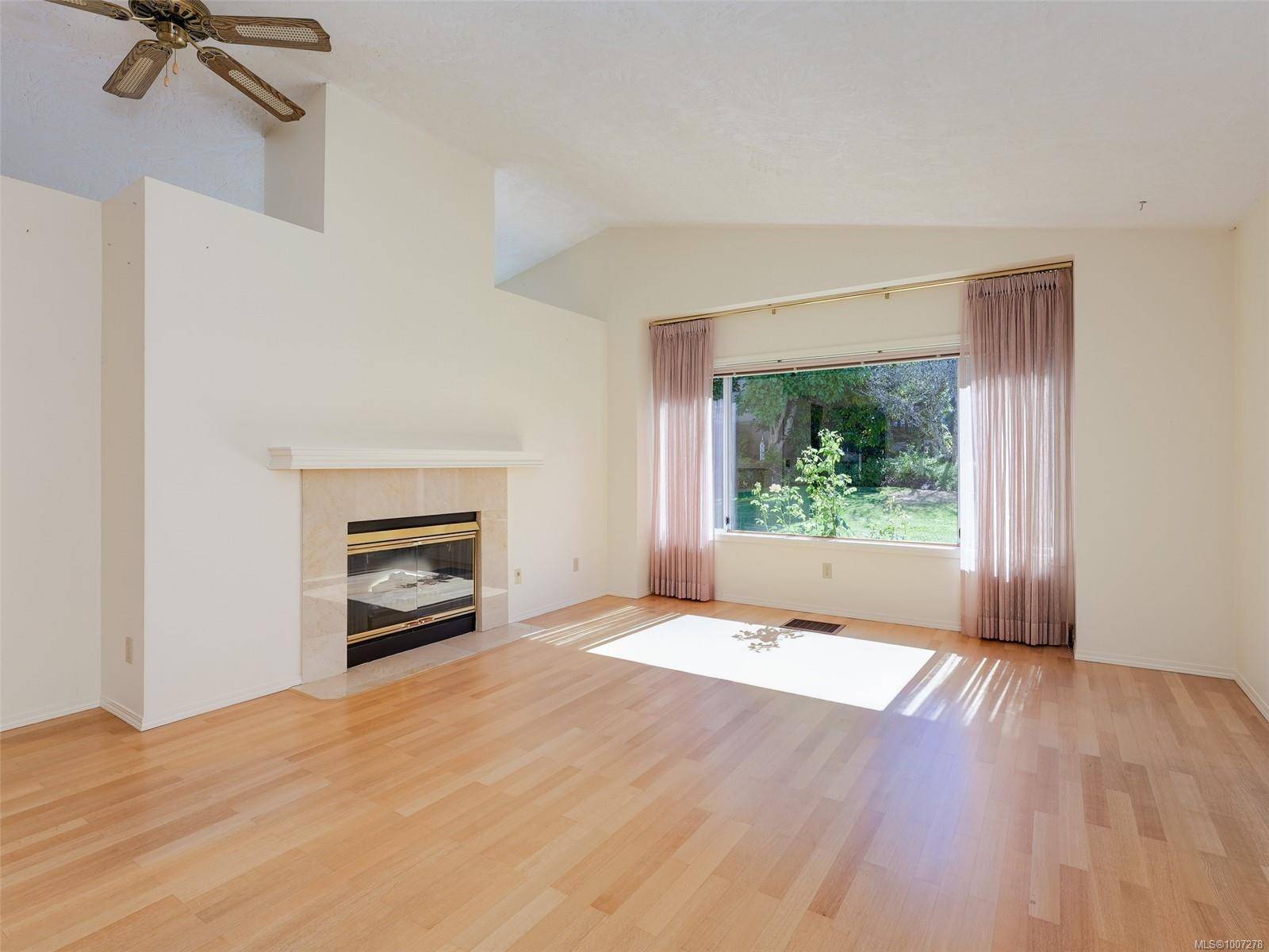 Saanich, BC V8Y 2Y9,901 Kentwood Lane #60
