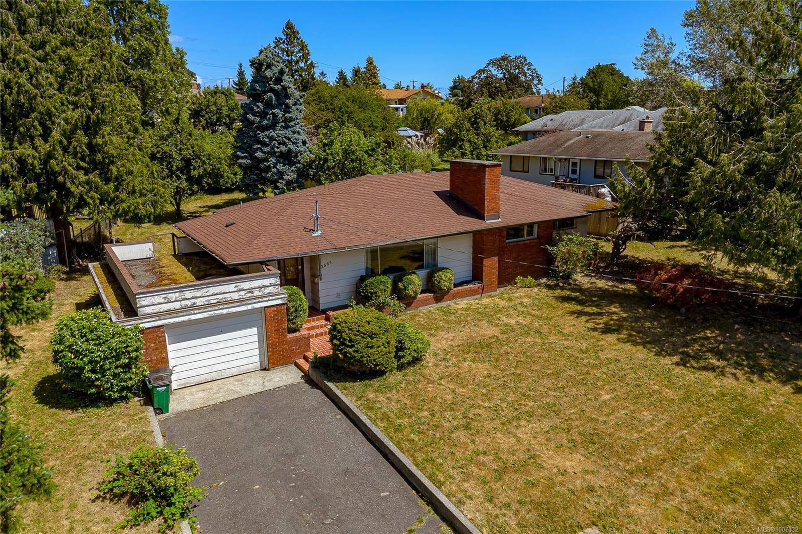 3665 Raymond St S, Saanich, BC V8Z 4J9