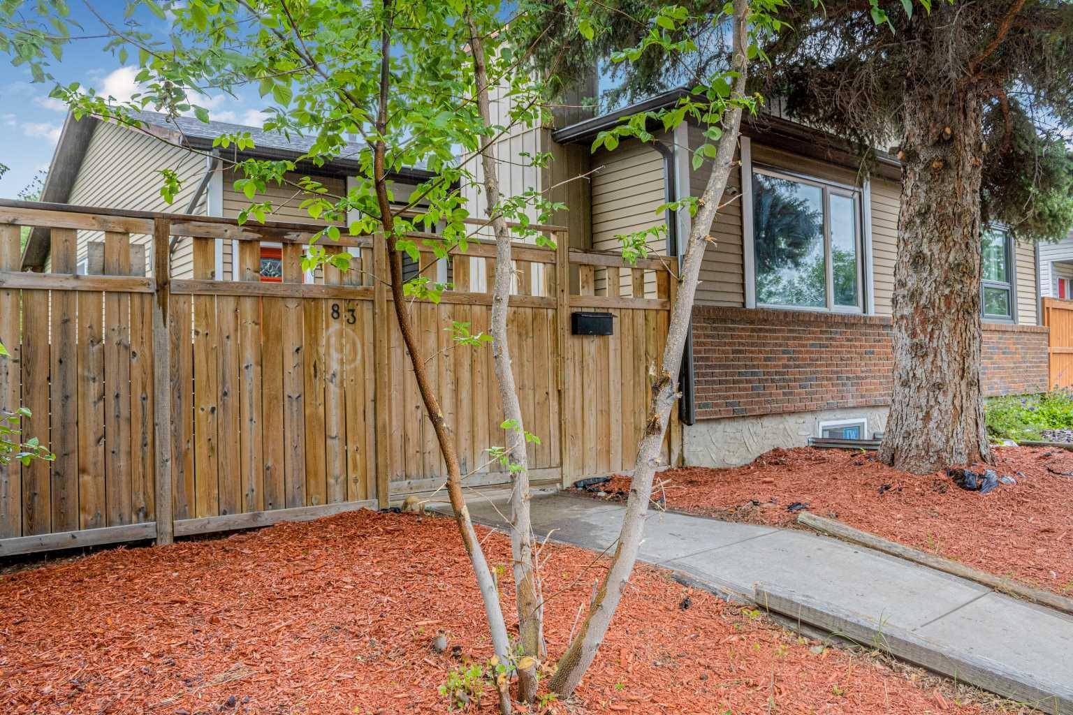 Calgary, AB T2J 6B4,83 Deerview WAY Southeast