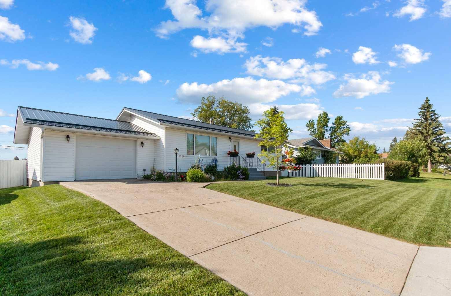 1319 Osler ST, Carstairs, AB T0M0N0