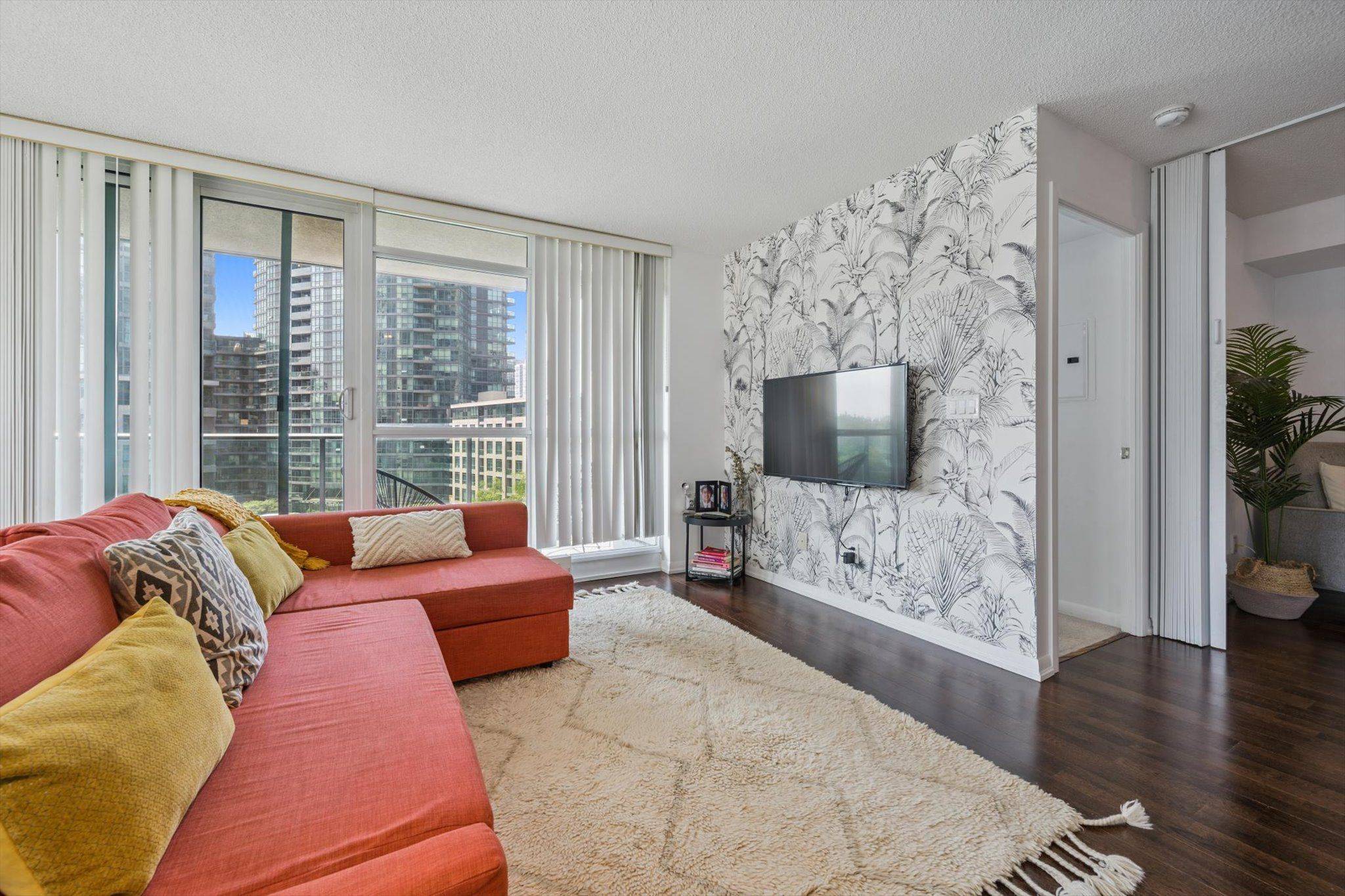 Toronto C01, ON M5V 4A1,209 Fort York BLVD #683