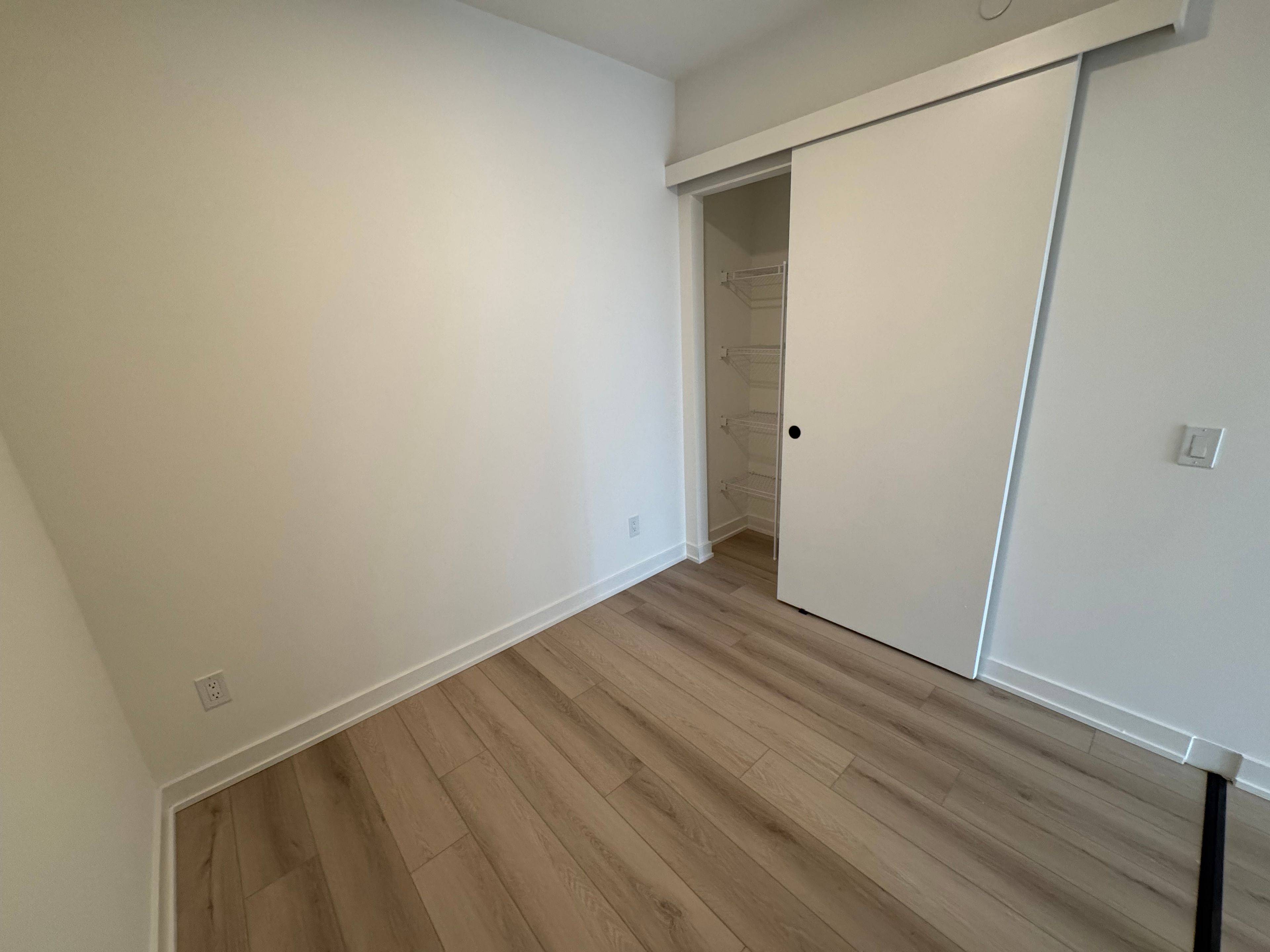 Toronto C01, ON M6J 0H3,5 Lakeview AVE #602