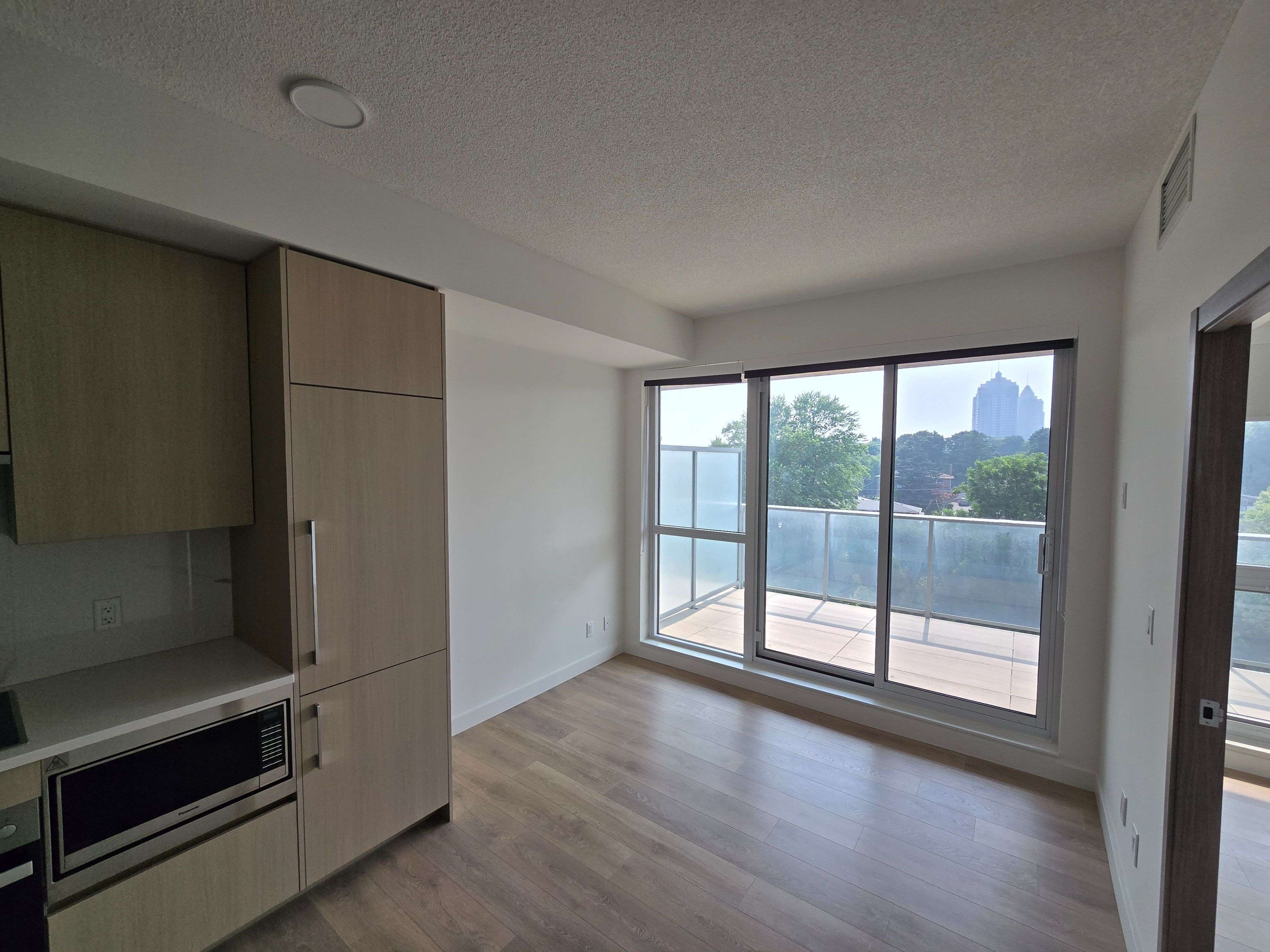 Toronto C15, ON M2K 0J2,25 Mcmahon DR #808