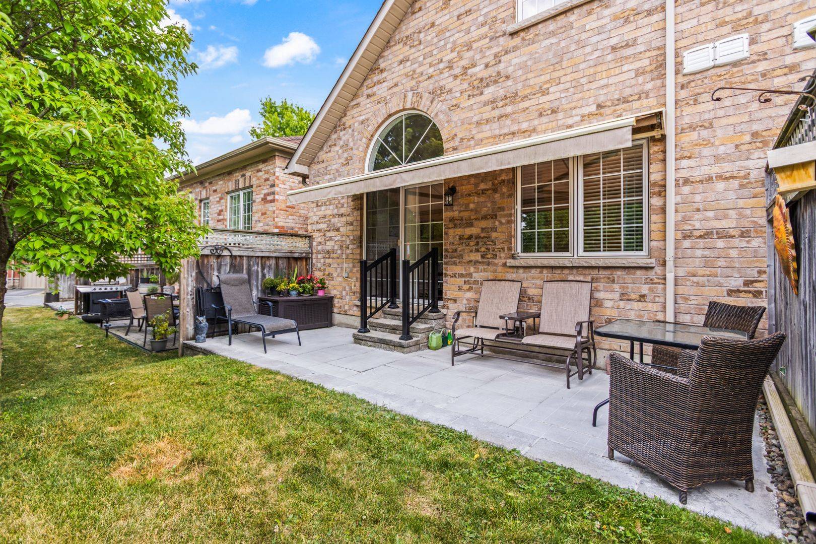 Newmarket, ON L3X 3C9,607 Tapestry LN