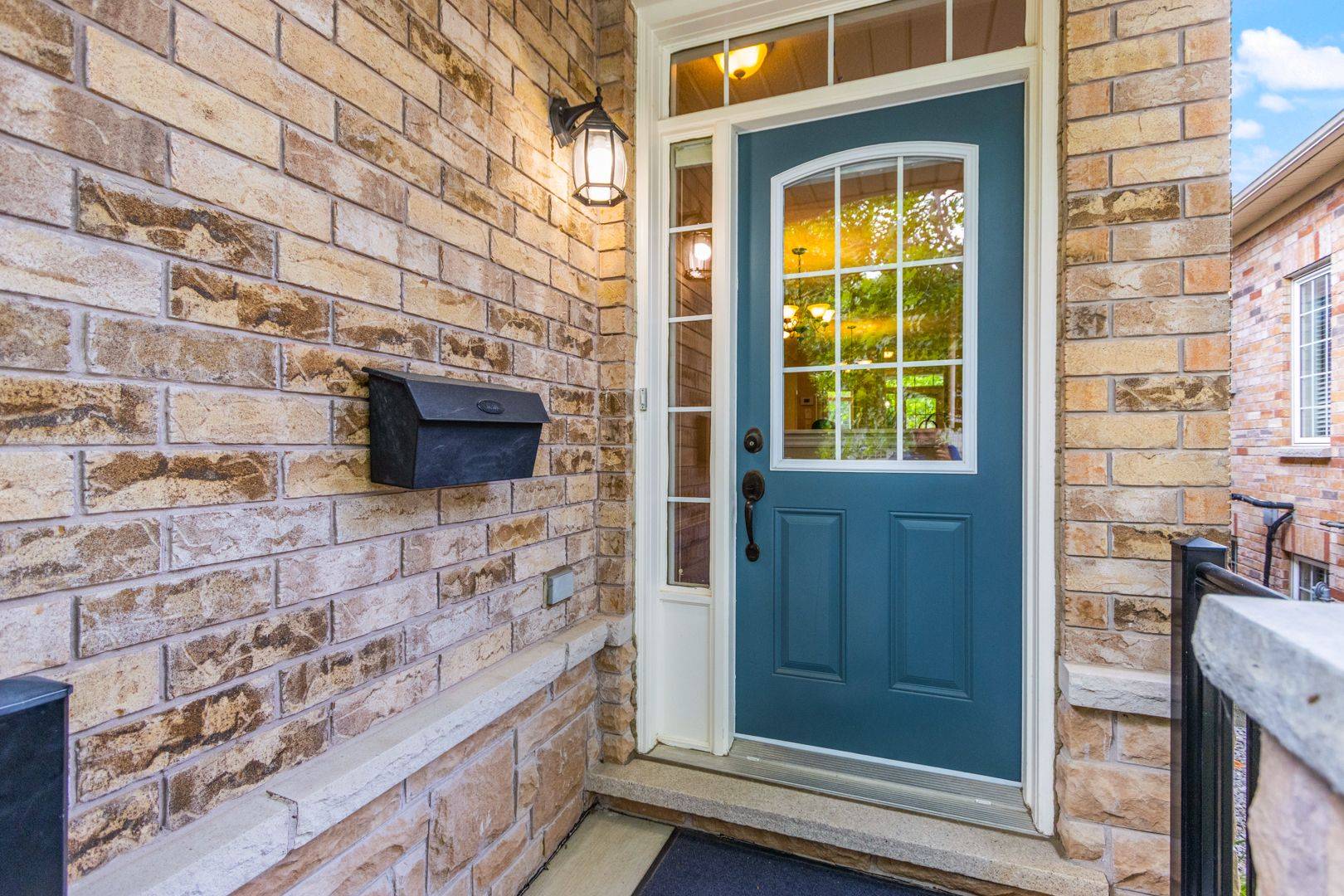 Newmarket, ON L3X 3C9,607 Tapestry LN