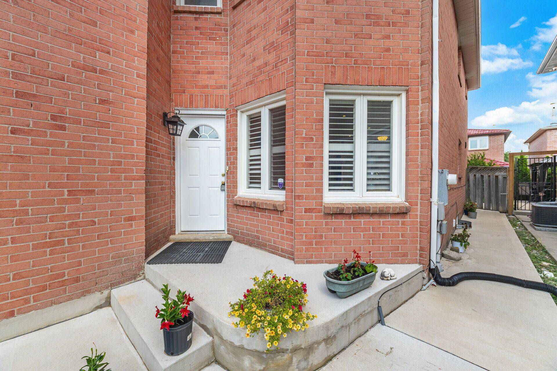 Brampton, ON L6X 4G5,190 Major Wm Sharpe DR