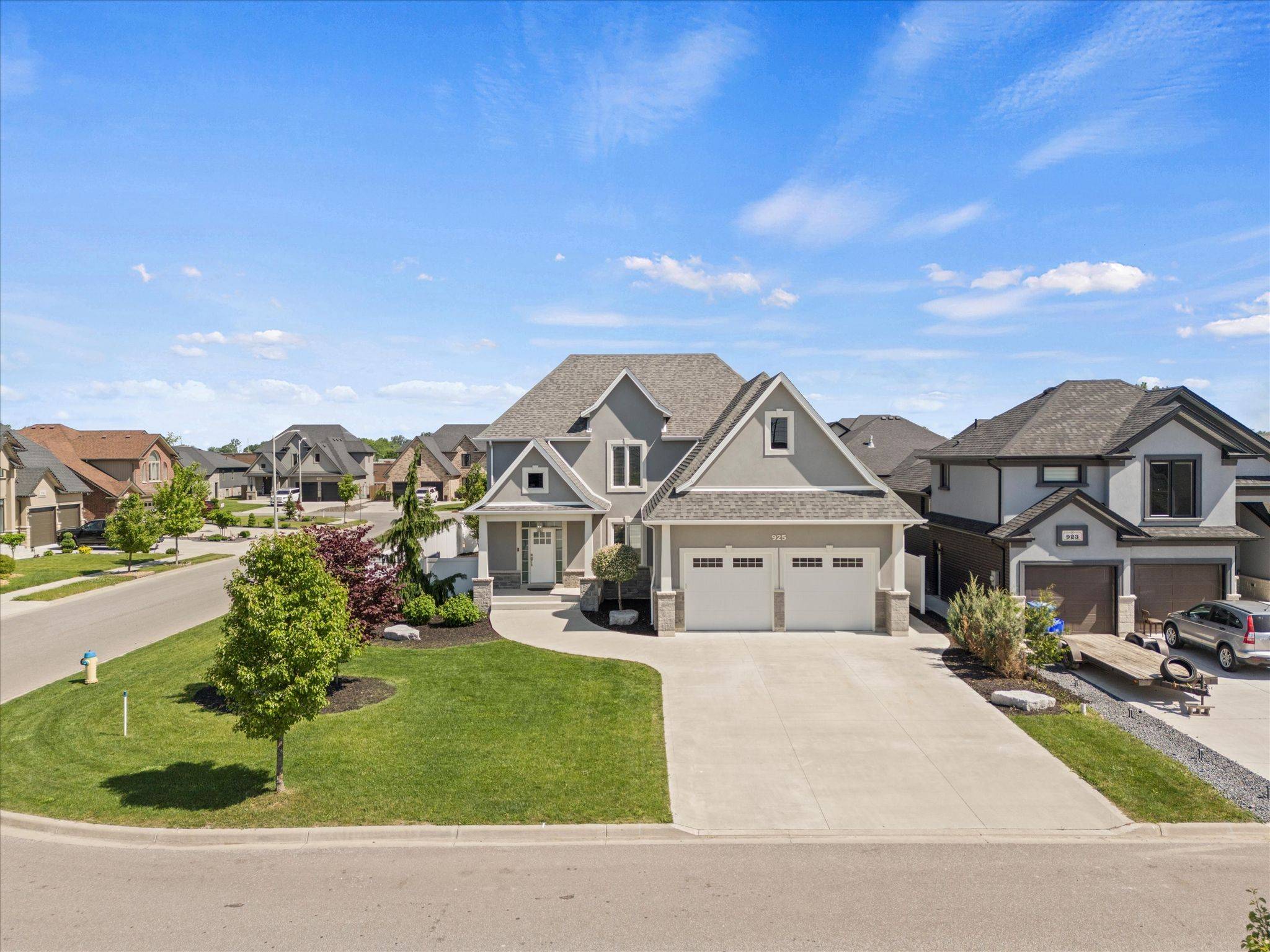Lakeshore, ON N8L 1G6,925 Lakewood CRES