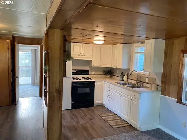 Lincoln City, OR 97367,681 SE NEPTUNE AVE