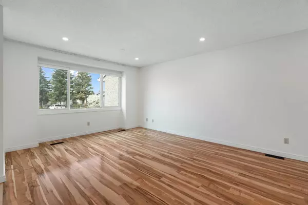 Airdrie, AB T4B 1E5,700 Allen ST SE #804