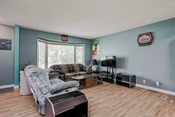 Calgary, AB T2J 6E6,868 Queensland DR Southeast