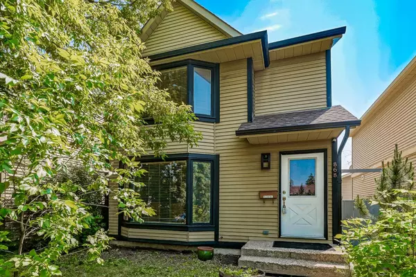 868 Queensland DR SE, Calgary, AB T2J 6E6