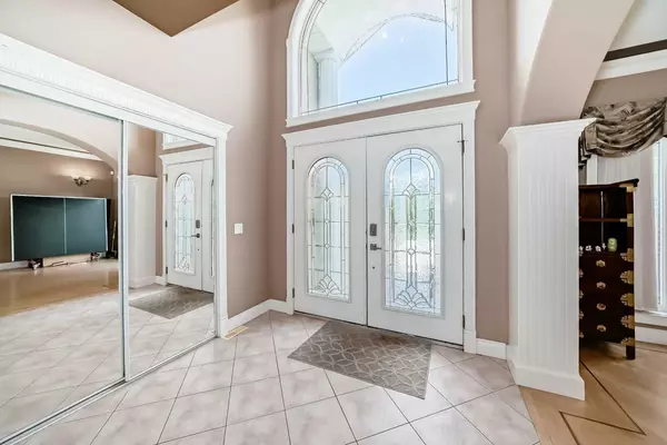 Calgary, AB T3H 4N3,73 Simcoe Close Southwest