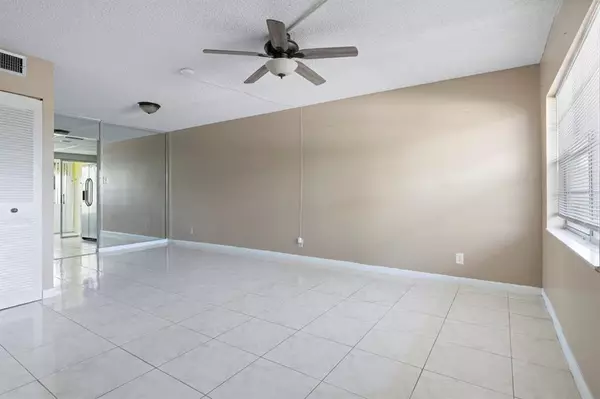 Margate, FL 33063,7605 W Atlantic Blvd #105